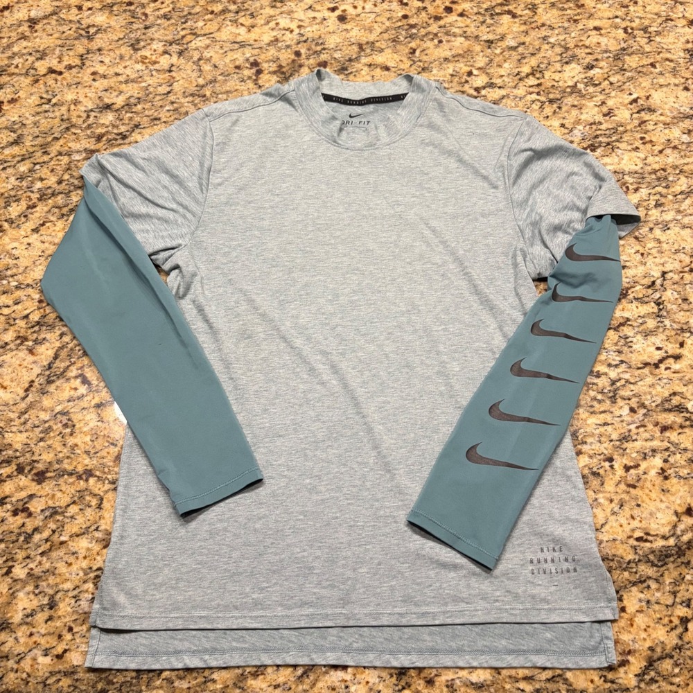 Nike Running Division Dri-FIT Mens Medium Grey Teal Long Sleeve Shirt Graphic ws
